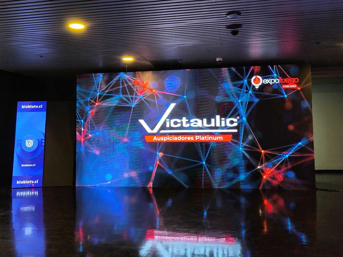 Montagem corporativa de LED — Undersite