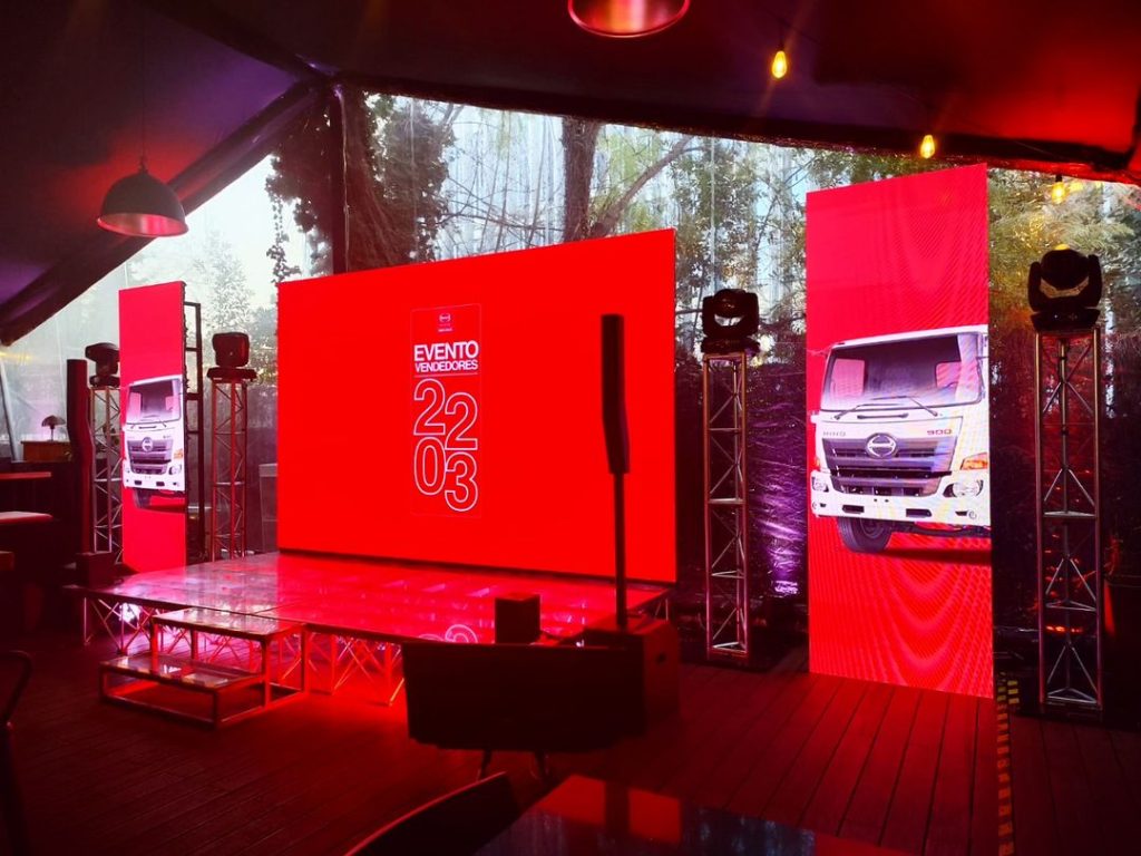 Hino Trucks, producción de Undersite